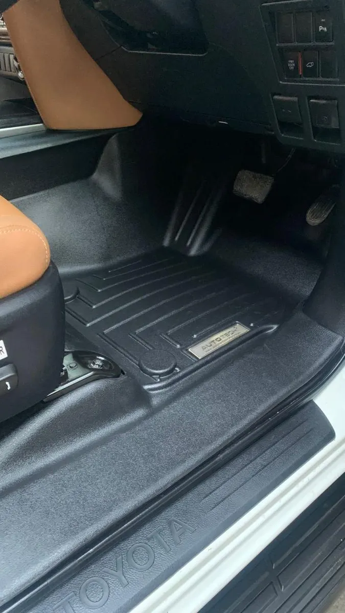 3D Custom-Fit Floor Mats — Toyota Innova Crysta — after