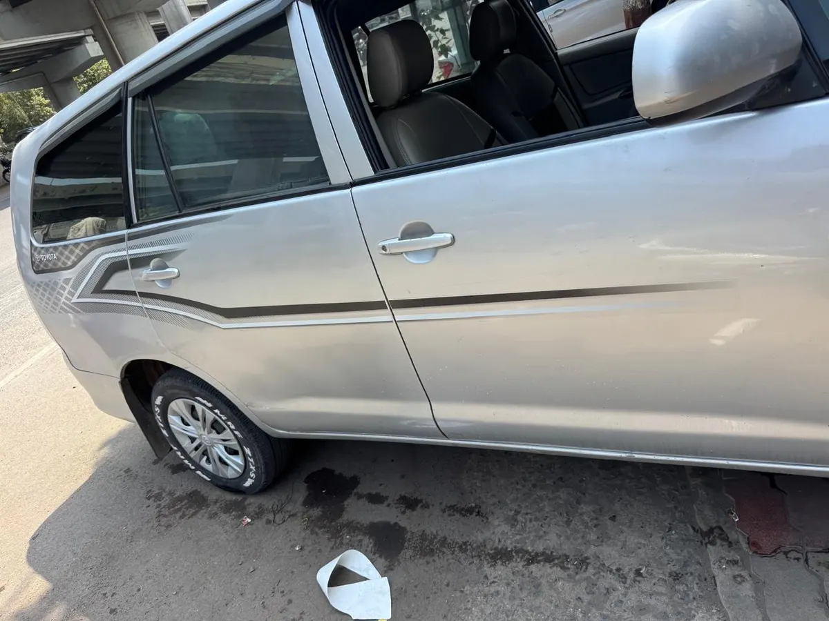 Body Graphics Kit — Toyota Innova — after